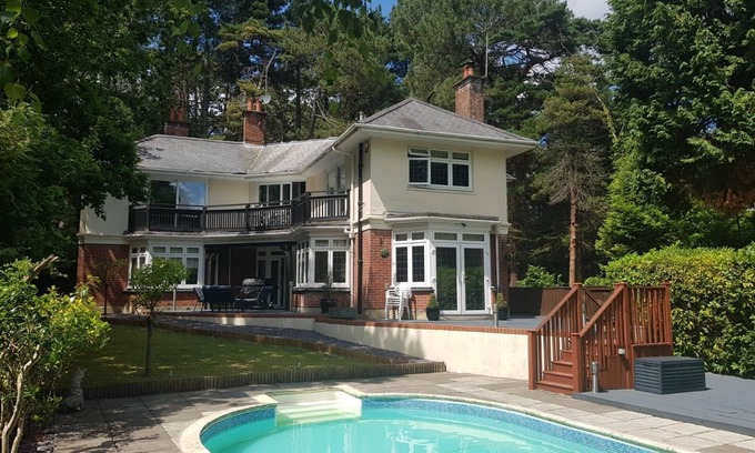 Bournemouth House | Stunning Westwood Home