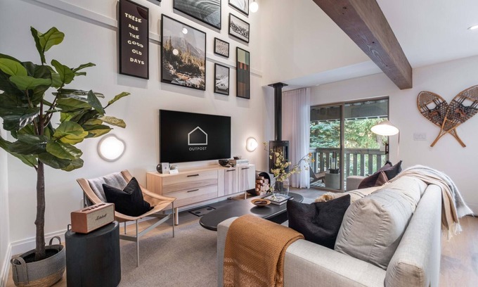 Blackcomb Condo | Stunningly renovated | Walk to Blackcomb | Private Garage | Pets