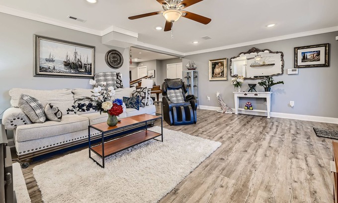Ellicott City House | STUNNINGLY SPACIOUS 2B2B HOUSE WITH PARKING