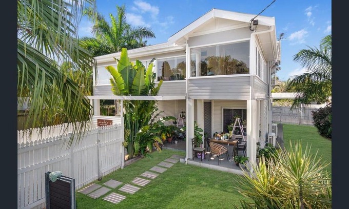 Hermit Park Apartment | Sturges Street 22 - Unit 3