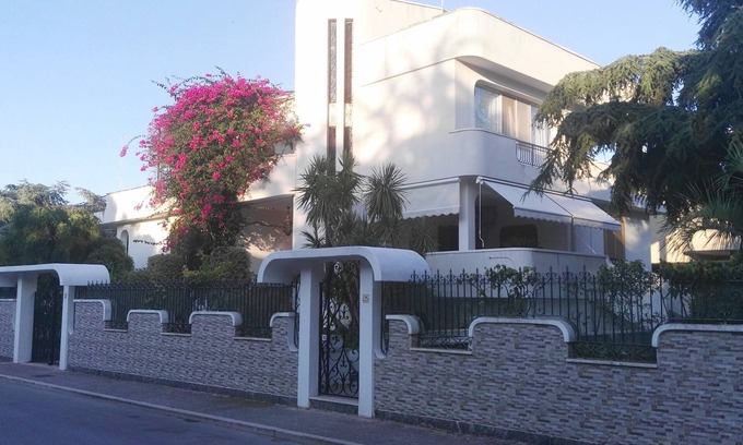 Trani Apartment | Style and relaxation a stone's throw from the sea, private parking included
