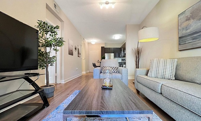 Carver City - Lincoln Gardens Apartment | Style & Comfort in Central Tampa, Near Everything