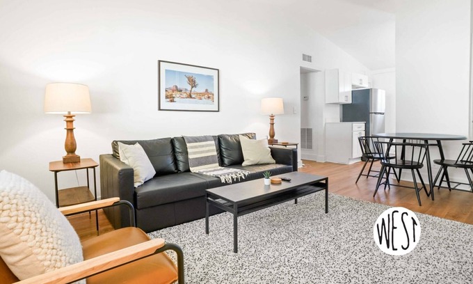 Lindridge-Martin Manor Apartment | Stylish 1 Bed Apartment!