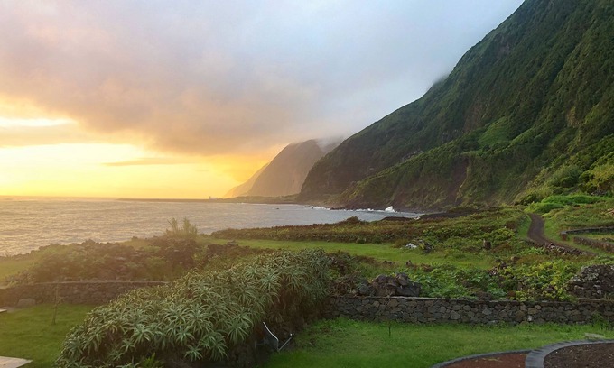Calheta House | Stylish 1 Bedroom Stone House With Sea View In São Jorge, Azores (Belo Malandro)