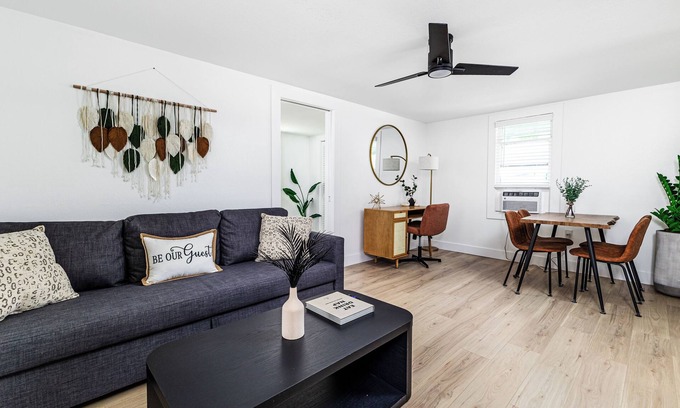 Lakeland Apartment | Stylish 1-Bedroom Upper Unit in Historic Downtown Lakeland