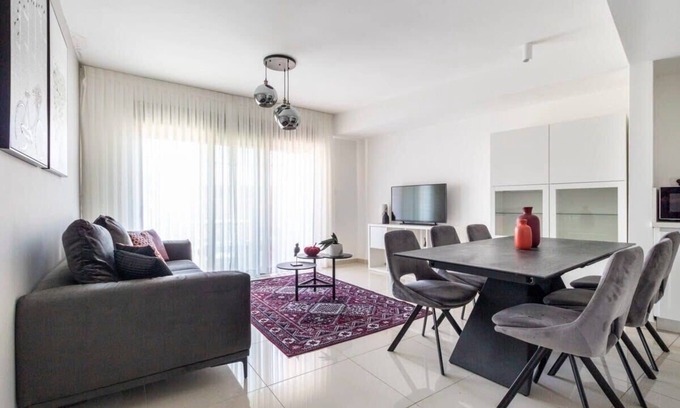 Kiryat HaLeom Apartment | Stylish 1 Bedrooms Parking At City Gate