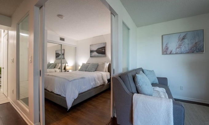 Fort York Apartment | Stylish 1 BR 1 BATH Apartment in Downtown Toronto