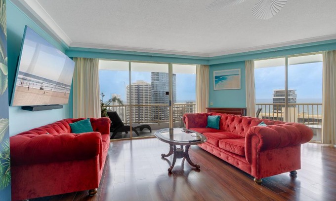 Main Beach Apartment | Stylish 1BR Beachside Escape - Heart of Gold Coast