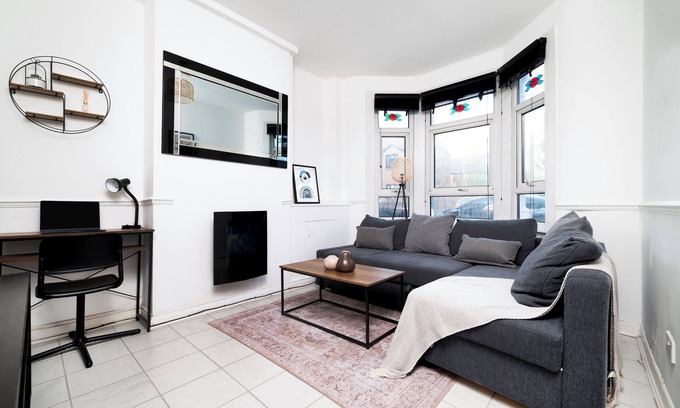 North Woolwich House | Stylish 1BR House Near London City Airport, Excel & O2 Arena – Great Location!