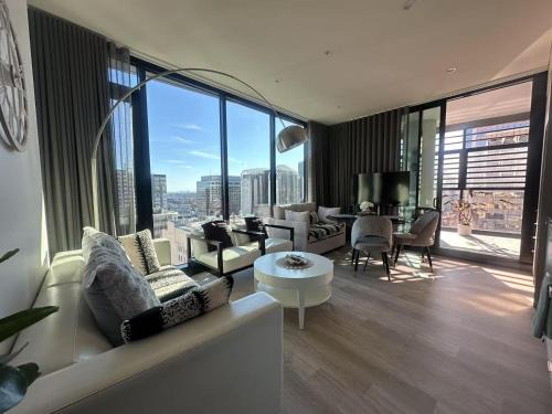 Sydney Central Business District Apartment | Stylish 1BR suite with City-view & Balcony