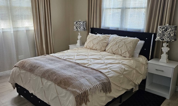 Bridgeview House | Stylish 1st floor of the house in Chicago suburbs
