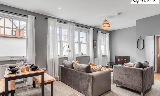 Norwich Apartment | Stylish 2 Bed, 2 Bath Apartment with Free Parking