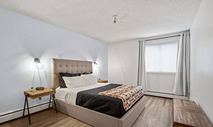 Fort McMurray Apartment | Stylish 2-Bed Apt Fort Mc Fast WiFi Newly Reno