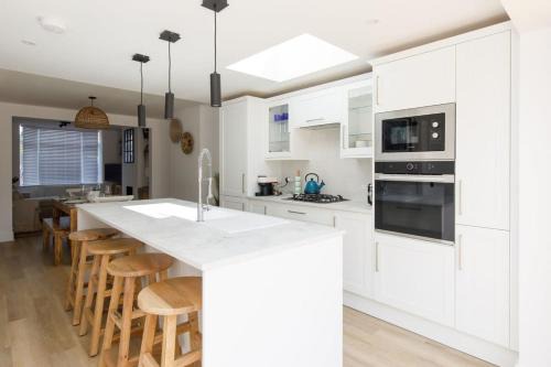 Chichester House | Stylish 2 Bed City Stay