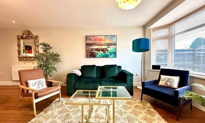 Begbroke Apartment | Stylish 2 Bed Garden Apartment, sleeps 4