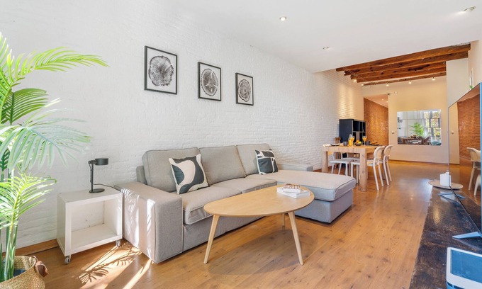 La Nova Esquerra de l'Eixample Apartment | Stylish 2-Bedroom Apartment in Eixample, Near Plaza Espanya