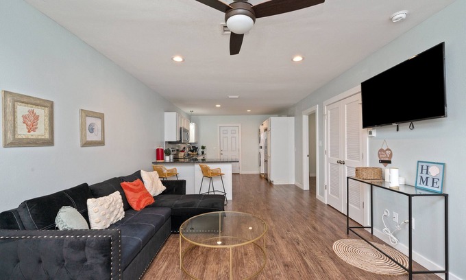 South Pensacola Apartment | Stylish 2 bedroom home close 2 Dtown, NAS, and BCH