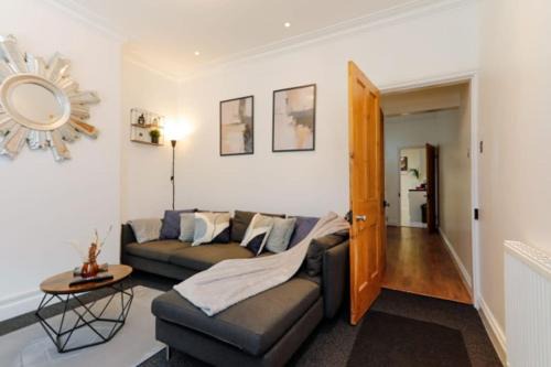 Derby Apartment | Stylish 2 Bedroom Home with Free on Street Parking