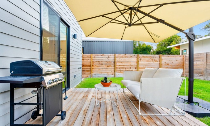 South Manchaca House | Stylish 2 Bedroom Retreat in South Austin