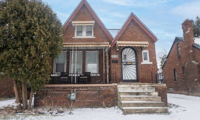 Detroit House | Stylish 2-Story Home with Workspace