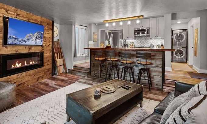 Peak 8 Condo | Stylish 2BD 5 Min to Ski Lift and Downtown