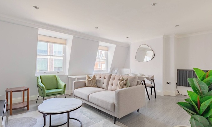 Campden Apartment | Stylish 2BD Flat in the Heart of Kensington