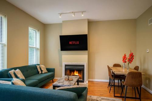 Soulard Apartment | Stylish 2BR Apartment with Private Balcony near Soulard