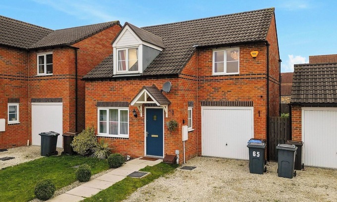 Grenoside House | Stylish 2BR Home w/Garden and Parking in Sheffield