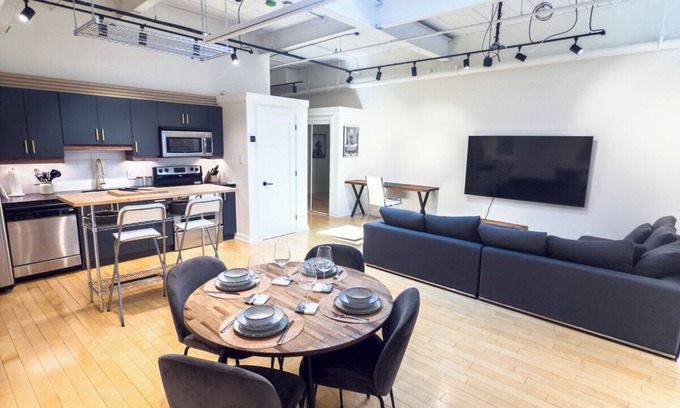 Riverdale Apartment | Stylish 2BR Industrial Loft in Trendy Leslieville – Walk to Shops & Dining