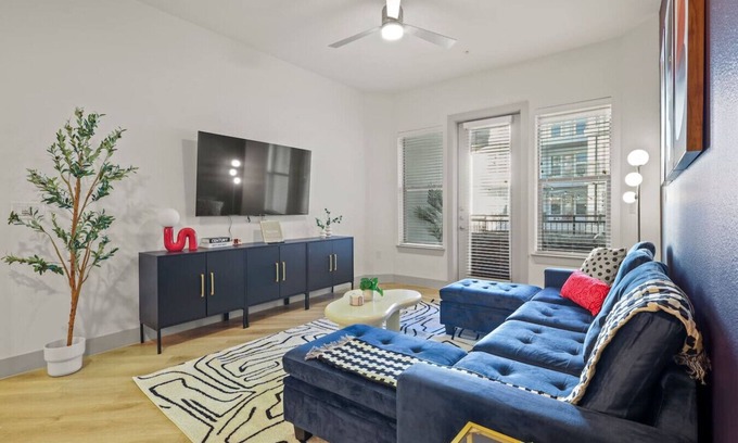 Far North Dallas Apartment | Stylish 2BR Near Galleria with Pool and Gym