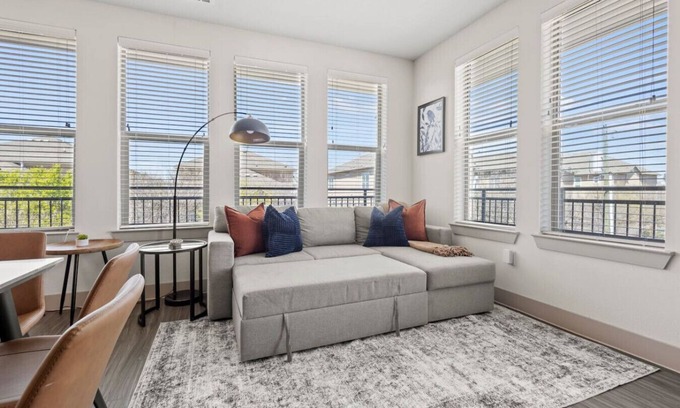 Dallas Apartment | Stylish 2BR Near Uptown & Medical District
