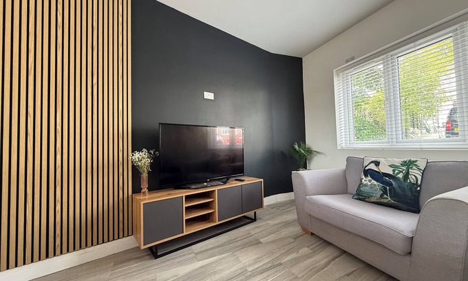 London Borough of Bromley Apartment | Stylish 3-Bed Executive Home Chislehurst, BR7
