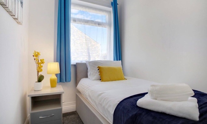 Darlington House | Stylish 3-Bedroom Oasis in Darlington, Sleeps 5