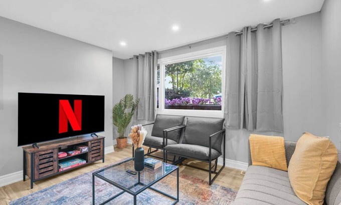 Whitby Apartment | Stylish 3 BR Apt w/Free Parking, Wifi & Patio