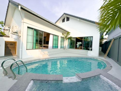Na Kluea Villa | Stylish 3BR Greek Villa AT Jomtien Beach