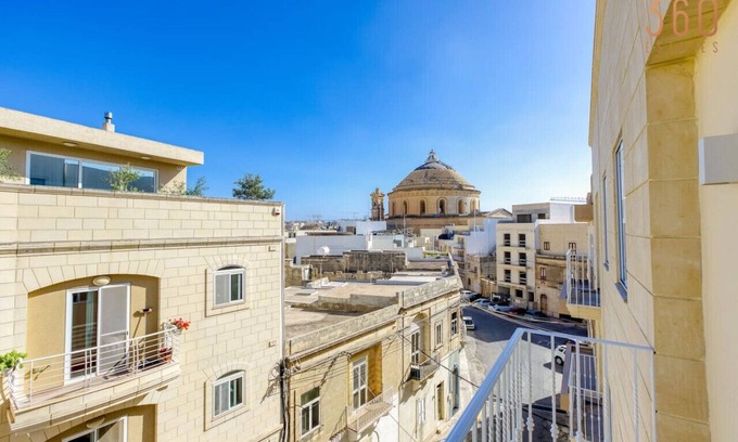 Mosta Apartment | Stylish 3BR home with private Balconies in Mosta