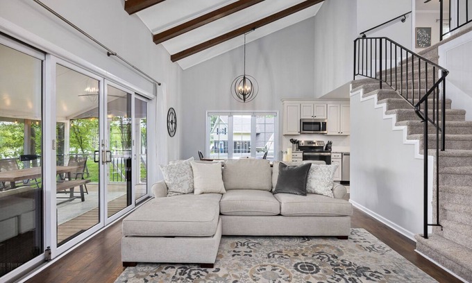 Henderson Cottage | Stylish 3BR Lakefront Home on Kerr Lake