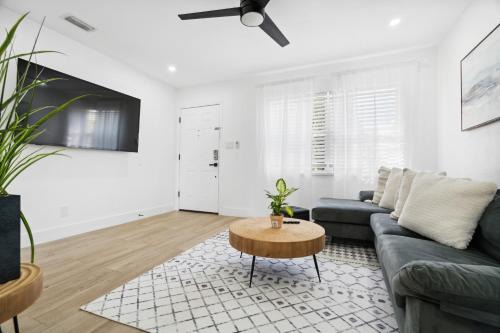 Sun Bay South House | Stylish 3br Near Bayshore Peaceful & Central