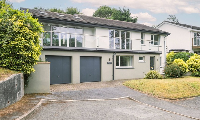Salcombe House | Stylish 4 bed house walking distance to beaches