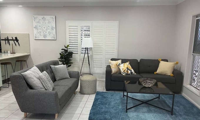 Annandale House | Stylish 4 bedroom 2 bathroom home