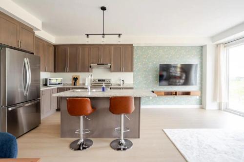 Innisfil House | Stylish 4br Fast Wifi Sleeps 10