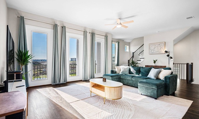 Rowlett House | Stylish 4BR Lake House