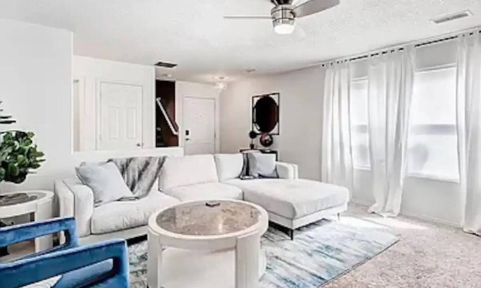 Tierra Oeste House | Stylish 4BR Oasis - Best of ABQ w/Scenic Backyard