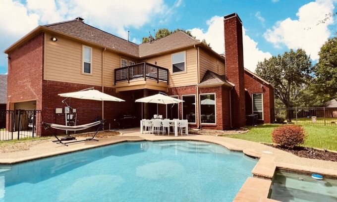 Rowlett House | Stylish 5-BR Villa w/Pool & Hot Tub - 5 min from the lake!
