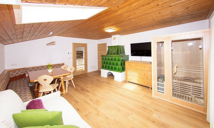Valle San Silvestro Apartment | Stylish alpine apartment with tiled stove, sauna & panoramic view