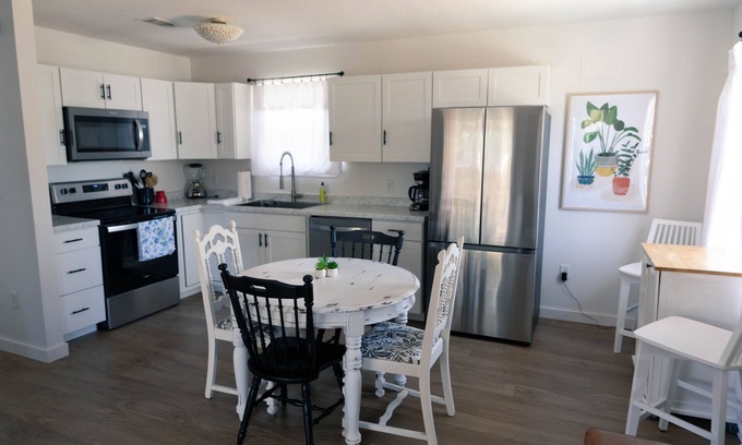 Ocean Springs House | Stylish and Comfortable, free wine and close to downtown!