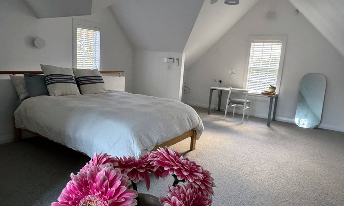 Epsom Apartment | Stylish and comfortable Studio loft - ideal for an easy Auckland getaway.