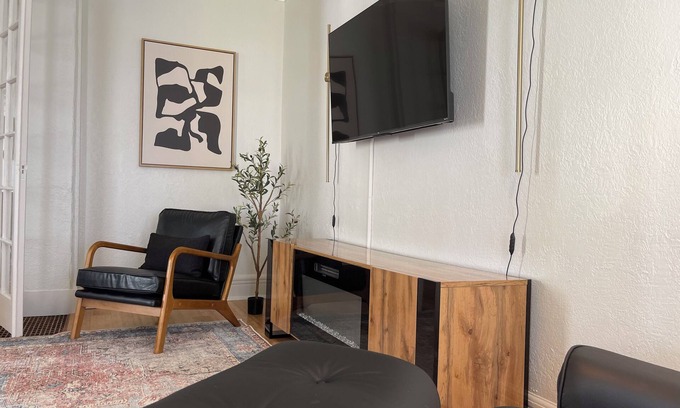 Clayton House | Stylish and Comfortable Downtown Historical Home Two Blocks From the River