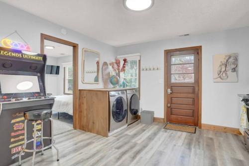 Tallmadge House | Stylish and Convenient House in Central Location