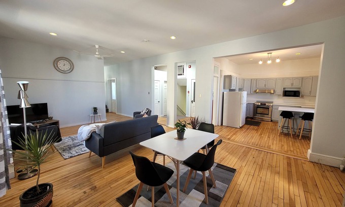 Queens Apartment | Stylish and gorgeous, and centrally located apartment